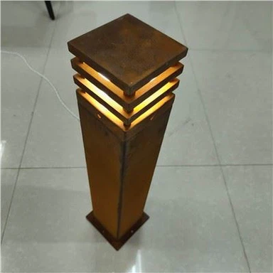 Bollard Cearnóg Corten 70cm