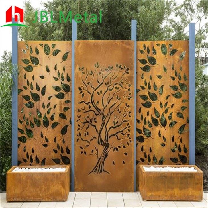 Freestanding Outdoor Privacy Screen