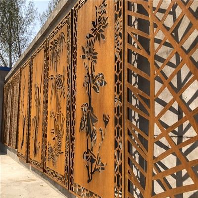 Scáileáin Maisiúla Gairdín Cruach Corten